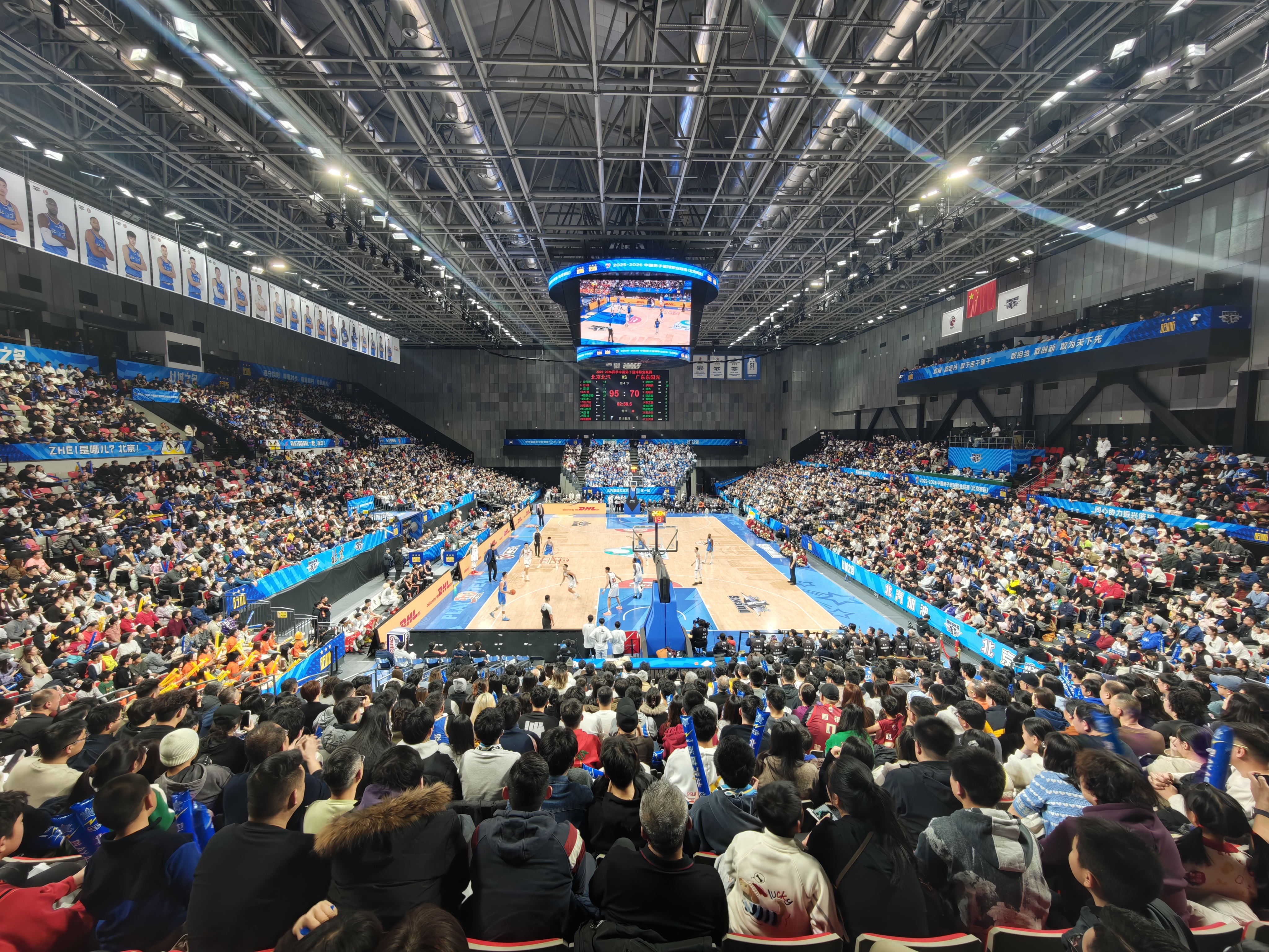 看球跨年：CBA元旦大战点燃赛事经济，首钢园区