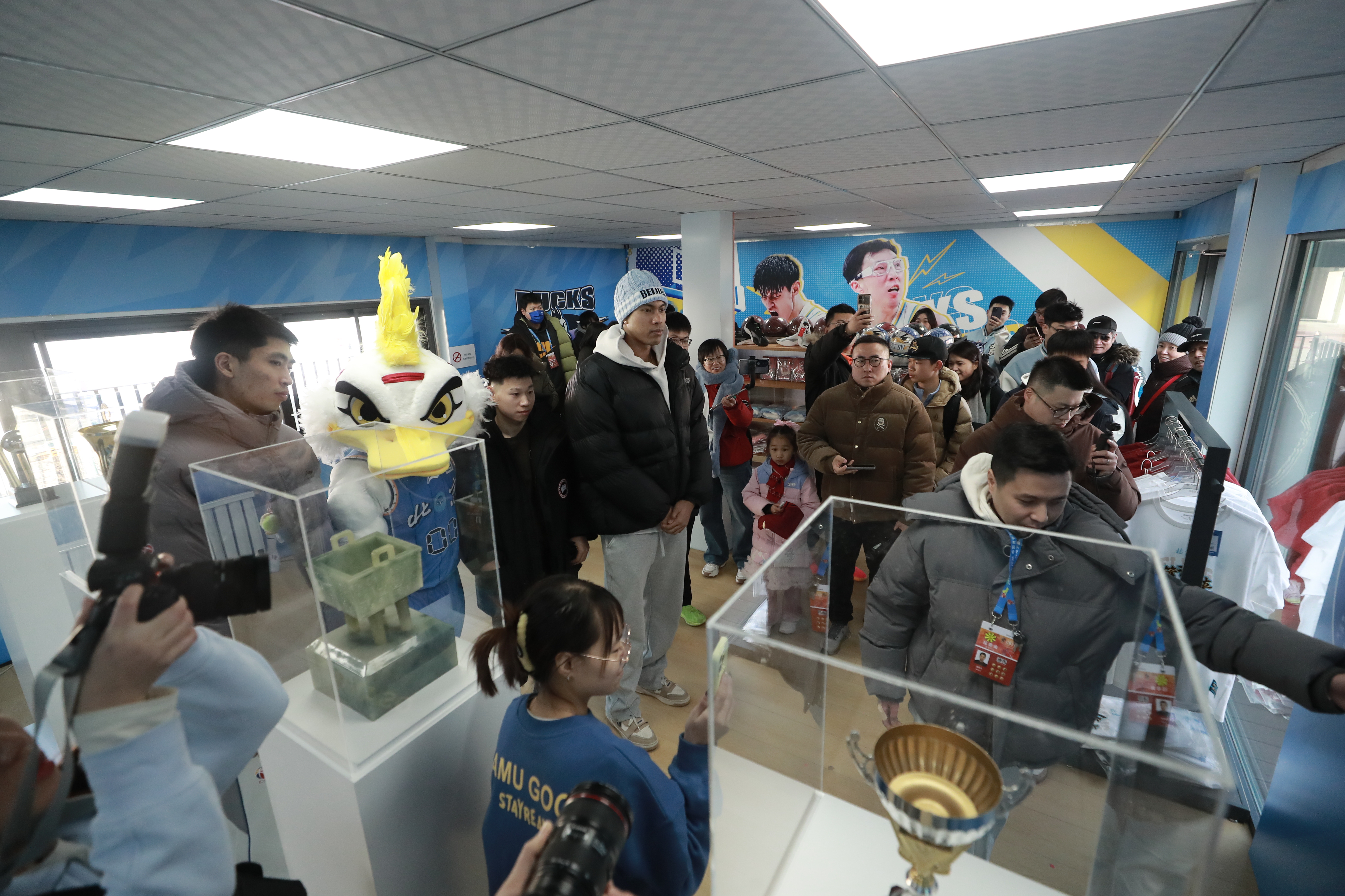 看球跨年：CBA元旦大战点燃赛事经济，首钢园区