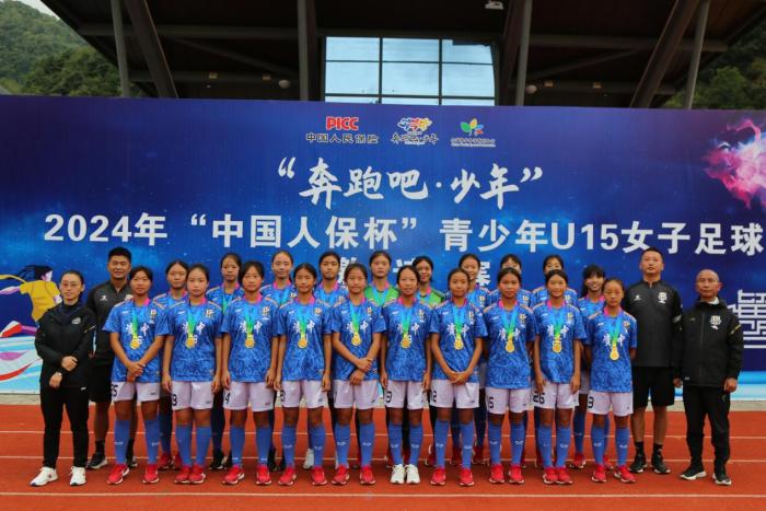 资中县青少年体育运动学校队在陕西留坝“奔跑