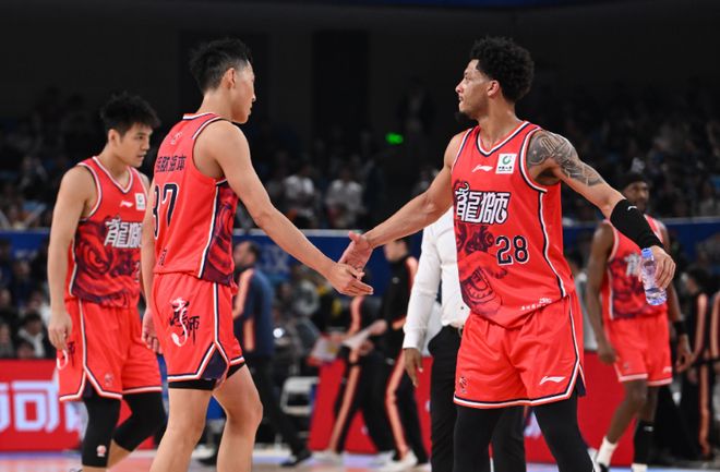 辽宁客场不敌广州遭遇两连败 威金顿末节17-0攻势