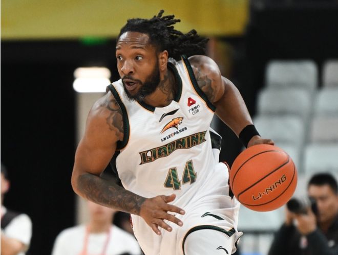 辽宁客场不敌广州遭遇两连败 威金顿末节17-0攻势