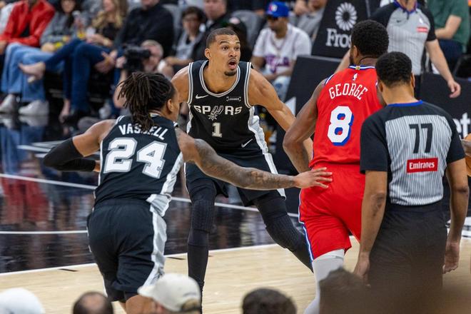 马刺力擒76人 文班亚马伤退恩比德34+12难救主