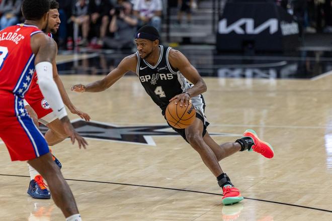 马刺力擒76人 文班亚马伤退恩比德34+12难救主